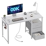 ODK Schreibtisch mit 3 Schubladen aus Stoff, Computertisch mit 2 Steckdosen und USB-Buchsen, Umkehrbarer PC Tisch Bürotisch für Home Office(Weiß, 120x48x75,5 cm)