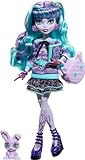 MONSTER HIGH Puppe und Sleepover Zubehör, Twyla Puppe mit Pet Bunny Dustin, Creepover Party, HLP87