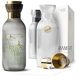 MAMEIDO Wasserkaraffe 1l & 1,5l - Glaskaraffe mit Deckel & Sieb, mundgeblasene Karaffe Glas, Wasserkrug mit edler Optik für besondere Anlässe, Karaffen zum Verschenken (Smoke Gold, 1000ml)