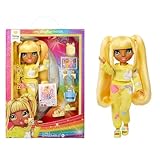 Rainbow High Junior High PJ Party - Sunny (Gelb) - 22 cm Puppe mit weichem Einteiler, Hausschuhen und Spielzubehör - Kinderspielzeug - Ideal für 4-12 Jahre