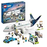 LEGO City Passagierflugzeug, großes Flugzeug-Modell mit Fahrzeugen des Flughafen-Bodenpersonals: Vorfeldbus, Pushback-Schlepper, Catering-Lader, Gepäckwagen und 9 Minifiguren, Geschenkidee 60367