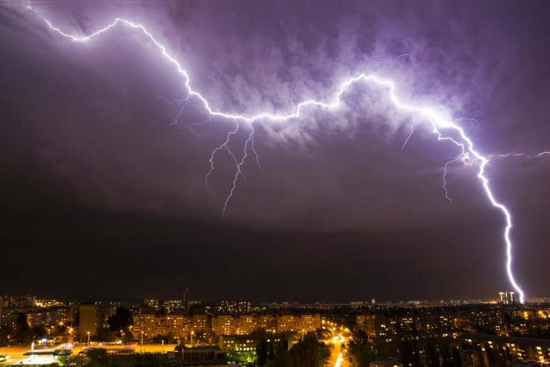 Richtiges Verhalten bei Gewitter – wann droht Gefahr im Haus?