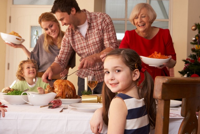 Das perfekte Weihnachtsfest: Tipps für ein gemütliches Familienessen