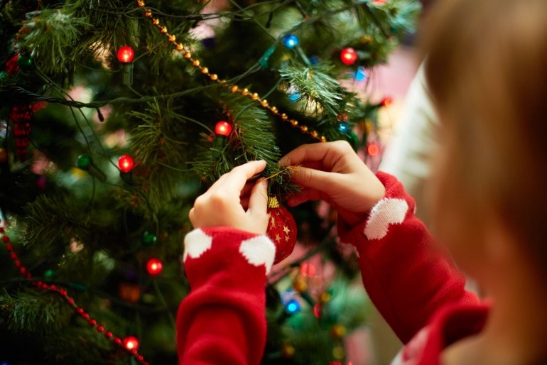 Weihnachtlich dekorieren mit Kindern – darauf sollten Sie achten