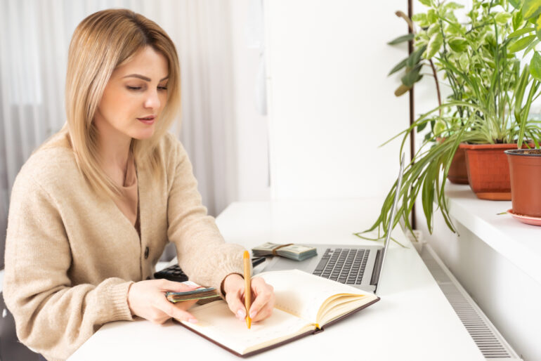 Selbstständig machen aus dem Homeoffice: Welche Steuern werden fällig?